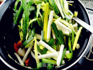 韭菜黄炒鲜贝的做法步骤：8