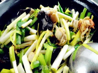 韭菜黄炒鲜贝的做法步骤：9