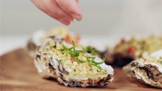 金蒜蒸牡蛎的做法步骤：8