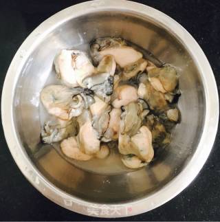 牡蛎茼蒿豆腐汤的做法步骤：1