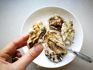 【烟台】金蒜剁椒蒸牡蛎的做法步骤：3