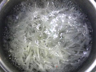 牡蛎萝卜清汤的做法步骤：4