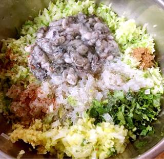 【大连】萝卜丝粉条海蛎子蒸包的做法步骤：7