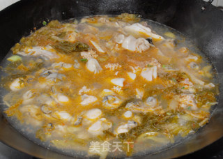 酸菜海鲜锅的做法步骤：5