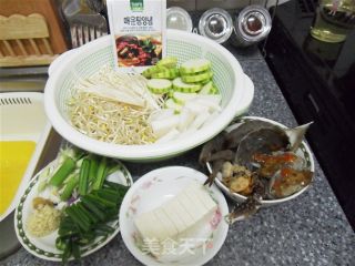 主妇版韩式海鲜汤的做法步骤：1