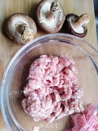 香菇酿肉的做法步骤：1
