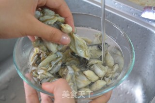 牡蛎炖豆腐汤的做法步骤：2