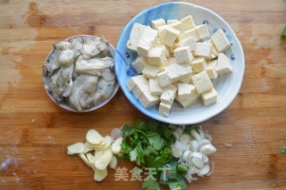 牡蛎炖豆腐汤的做法步骤：3