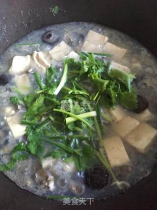 豆腐香菇牡蛎汤的做法步骤：4