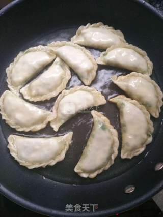 小策海鲜今日菜谱：生蚝煎饺 牡蛎，海蛎，韭菜豆腐饺子的做法步骤：6