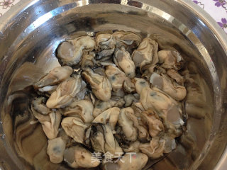 煎牡蛎（海蛎子）的做法步骤：1