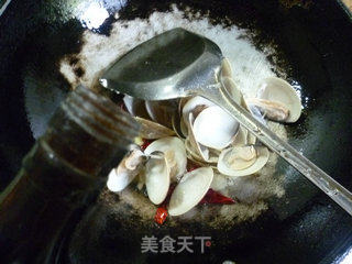 香炒文蛤的做法步骤：7