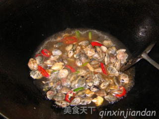 姜葱炒文蛤的做法步骤：5