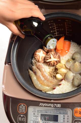 锅巴海鲜饭的做法步骤：3