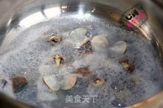 宝贝秋季润燥文蛤银丝汤的做法步骤：1