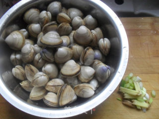 干锅蛤蝲的做法步骤：1