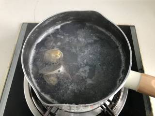 鲜椒花甲煮米粉的做法步骤：3