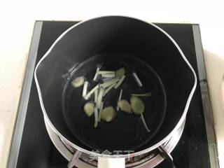 鲜椒花甲煮米粉的做法步骤：4
