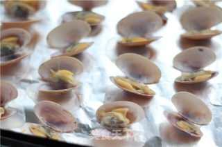 这个周末玩烧烤——蒜茸烤花蛤的做法步骤：6
