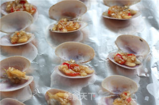 这个周末玩烧烤——蒜茸烤花蛤的做法步骤：7