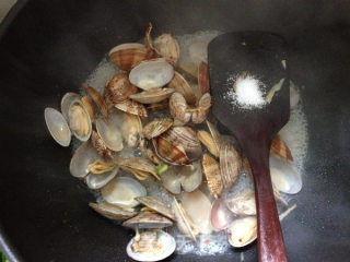 原汁原味--煸炒花蛤的做法步骤：5