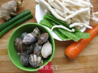 海鲜菇花蛤汤的做法步骤：1