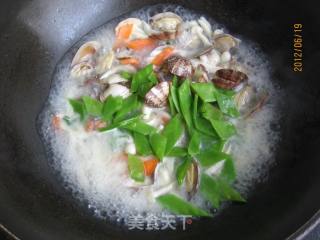 海鲜菇花蛤汤的做法步骤：10