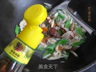 海鲜菇花蛤汤的做法步骤：11