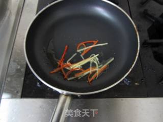 花蛤肉炒韭苔的做法步骤：4