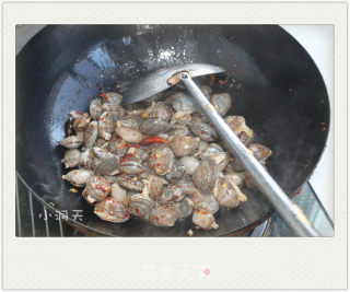 蒜香蚝油花蛤的做法步骤：4