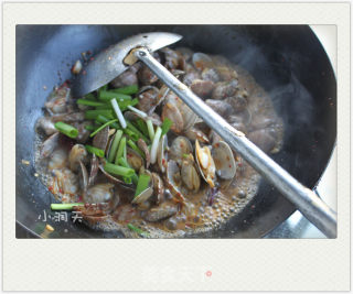 蒜香蚝油花蛤的做法步骤：6