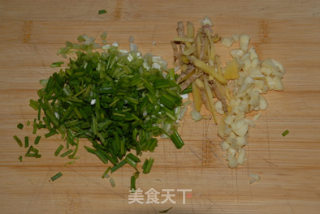 原味的葱姜炒花蛤的做法步骤：1