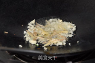 原味的葱姜炒花蛤的做法步骤：3