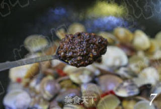 用内地人的口味做一道沿海菜 辣酱爆花蛤的做法步骤：7