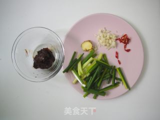 香辣豆瓣炒花甲的做法步骤：4
