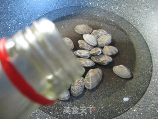 榨菜丝花蛤粉丝汤的做法步骤：2
