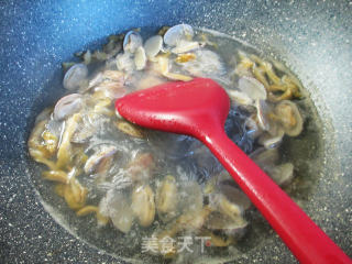 榨菜丝花蛤粉丝汤的做法步骤：5