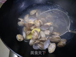 海南辣酱炒花蛤的做法步骤：3
