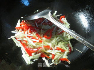红椒韭菜芽炒花蛤的做法步骤：2