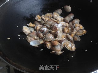 紫苏炒花甲的做法步骤：9