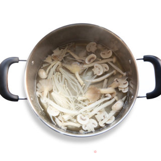 下火好鲜味——菌菇花蛤汤的做法步骤：7