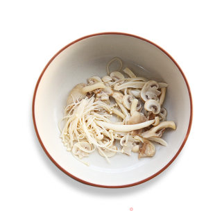 下火好鲜味——菌菇花蛤汤的做法步骤：8