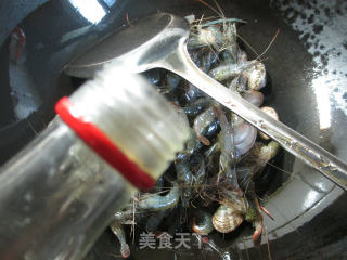 花蛤炒河虾的做法步骤：3