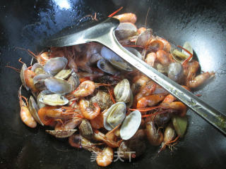 花蛤炒河虾的做法步骤：8