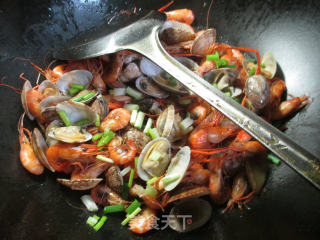 花蛤炒河虾的做法步骤：9