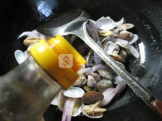 洋葱炒花蛤 的做法步骤：6