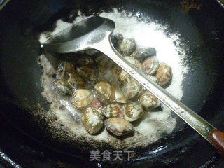 梅豆炒花蛤的做法步骤：7