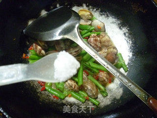 梅豆炒花蛤的做法步骤：9