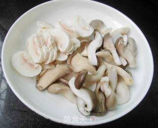 滋阴平肝火--菌菇花蛤汤的做法步骤：4
