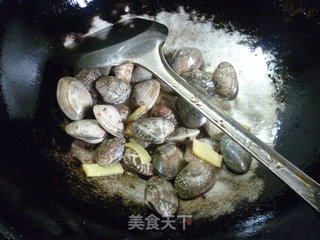 茭白炒花蛤的做法步骤：9
